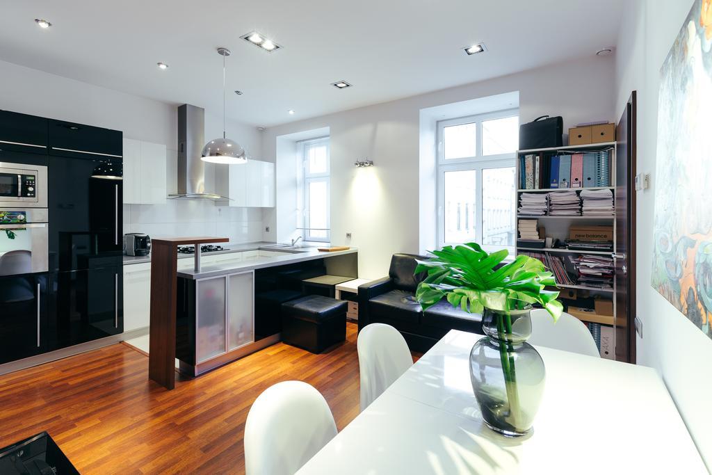 Apartment In The Strict City Centre Лодз Екстериор снимка